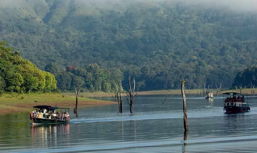 Periyar boat cruise