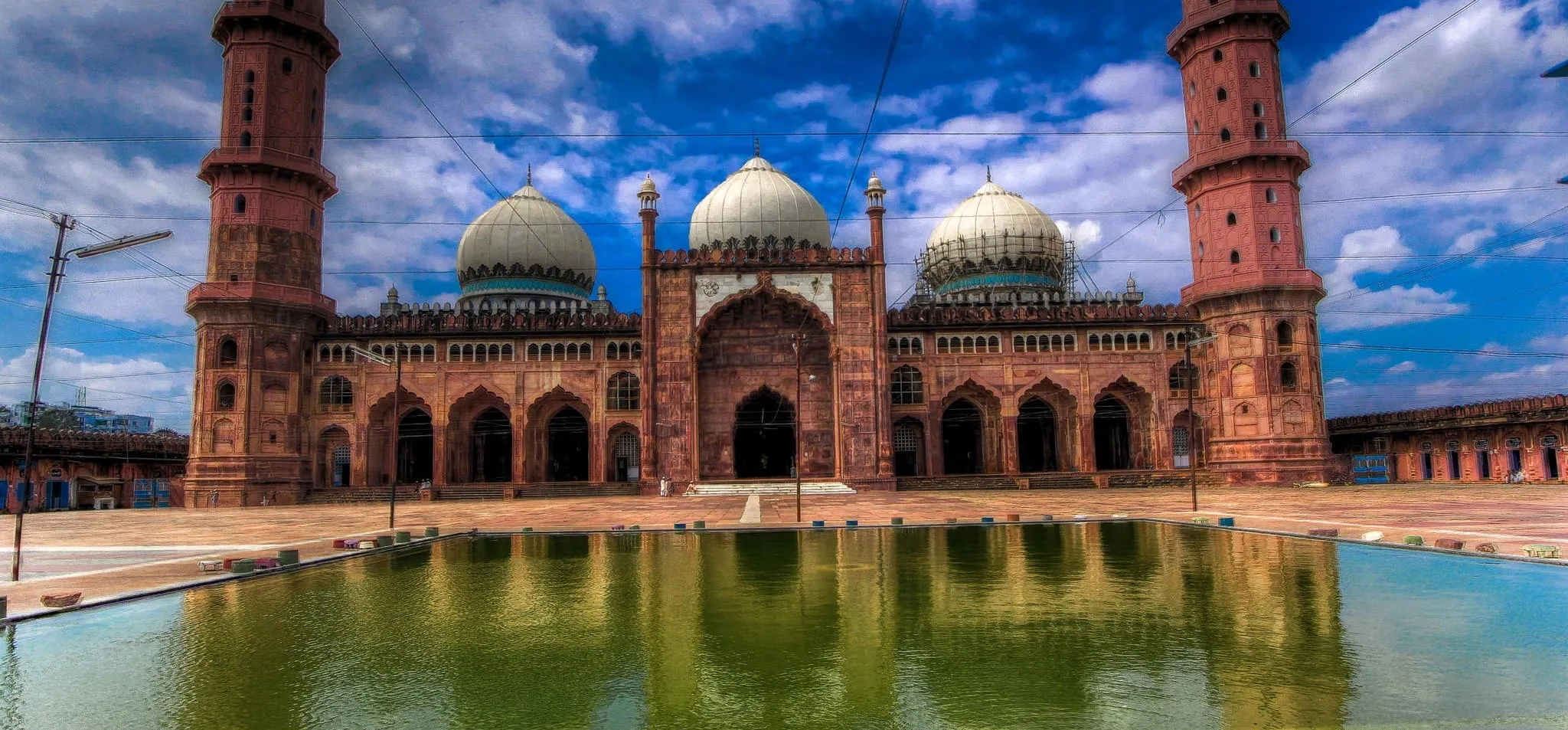 featured taj ul masjid