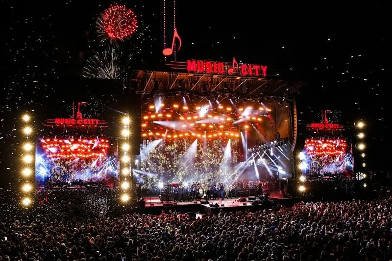 MCM NYE newyear 1600 1