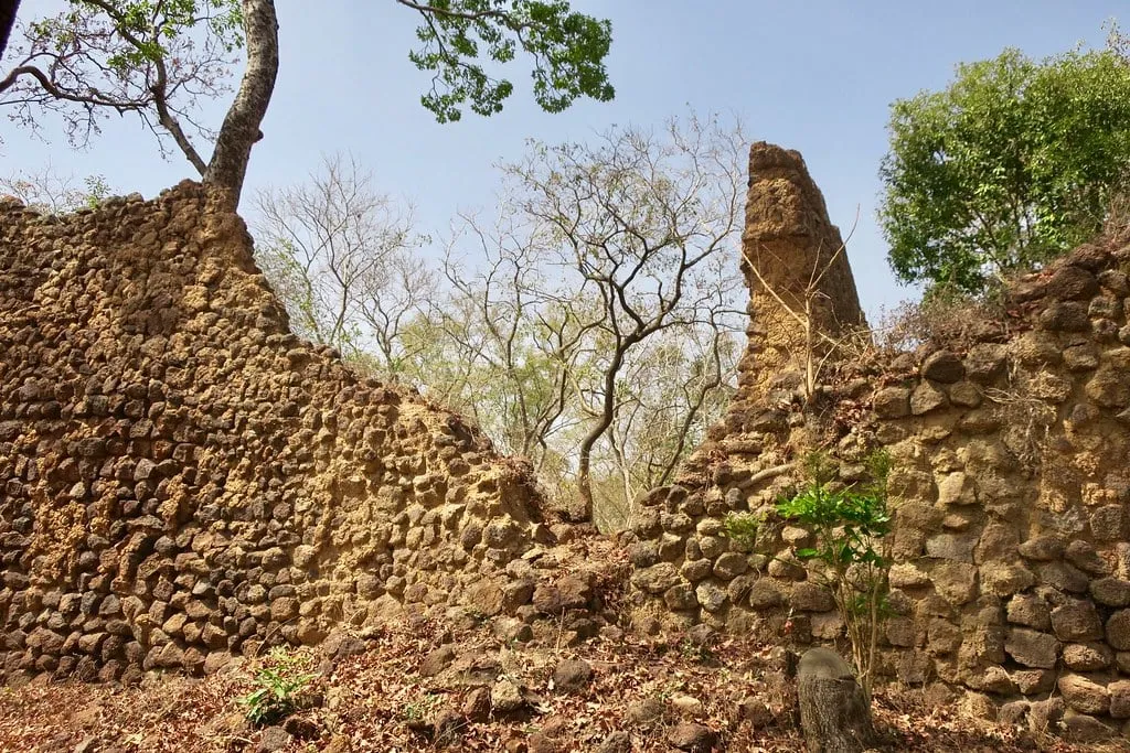 Ruins of Loropeni Explore