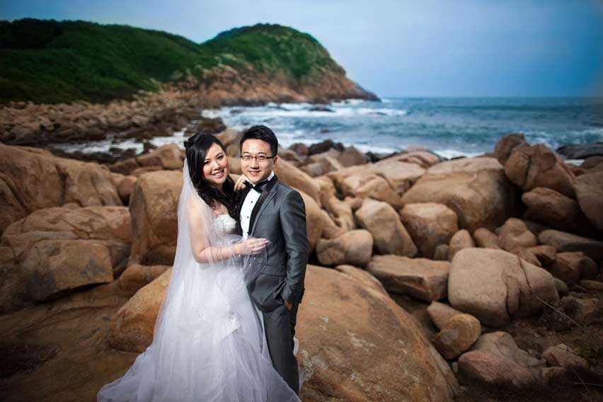 Couples at Shek O-Beach, Hong Kong via:1stjournal.com