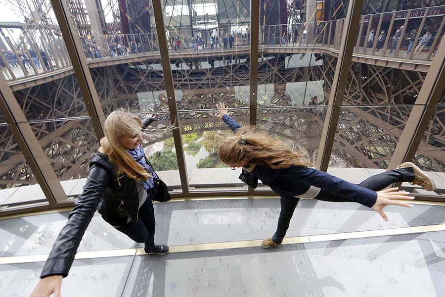 Walk on the glass floor at the Eiffel Tower, Via: cbsnews.com