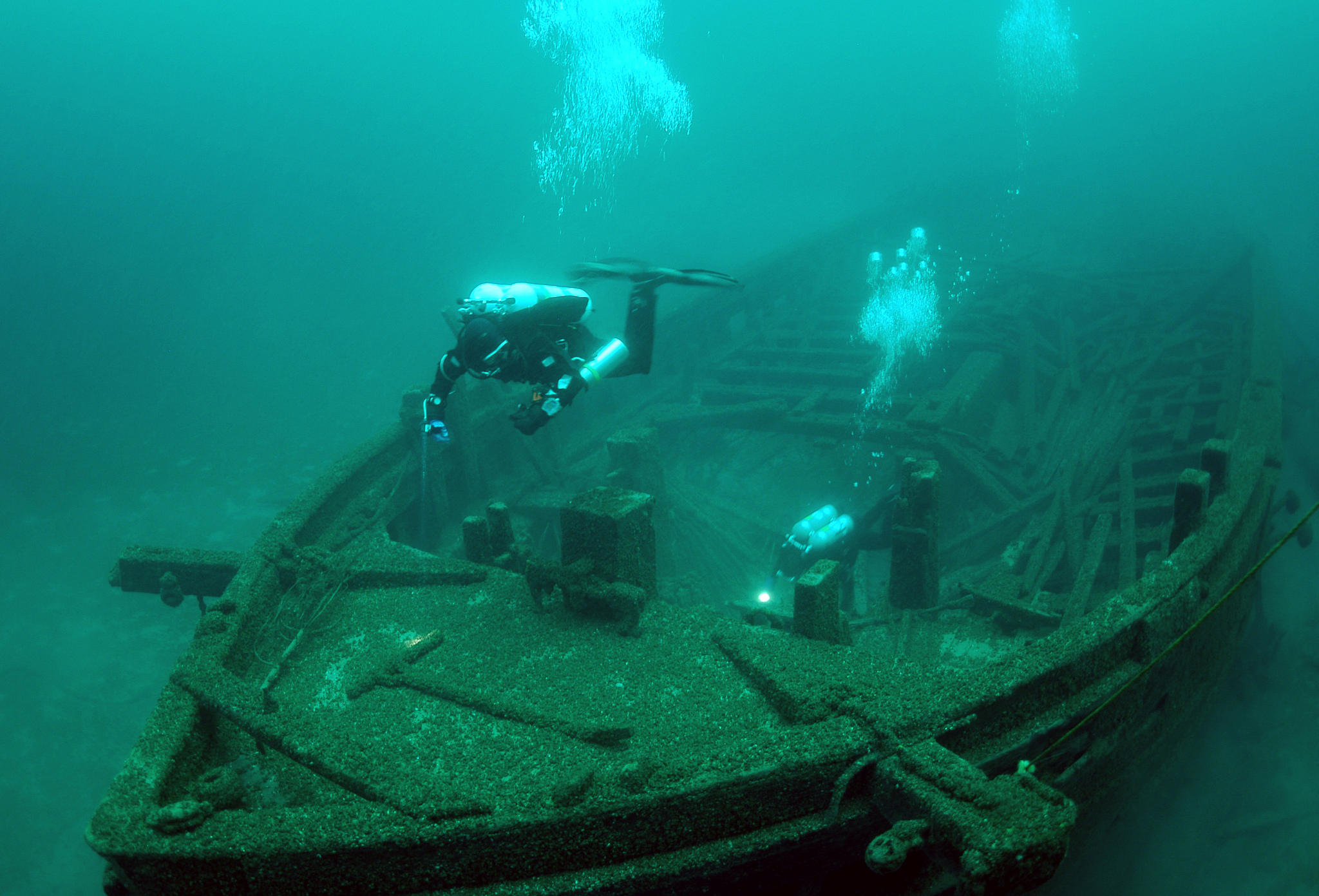 Shipwreck found at the bottom of Lake Michigan, Mysterious Treasures