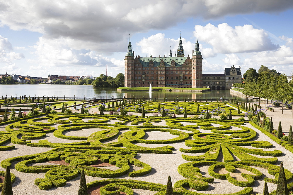 Frederiksborg Castle- Breathtaking Castle of Denmark