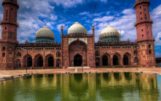 Featured Taj Ul Masjid