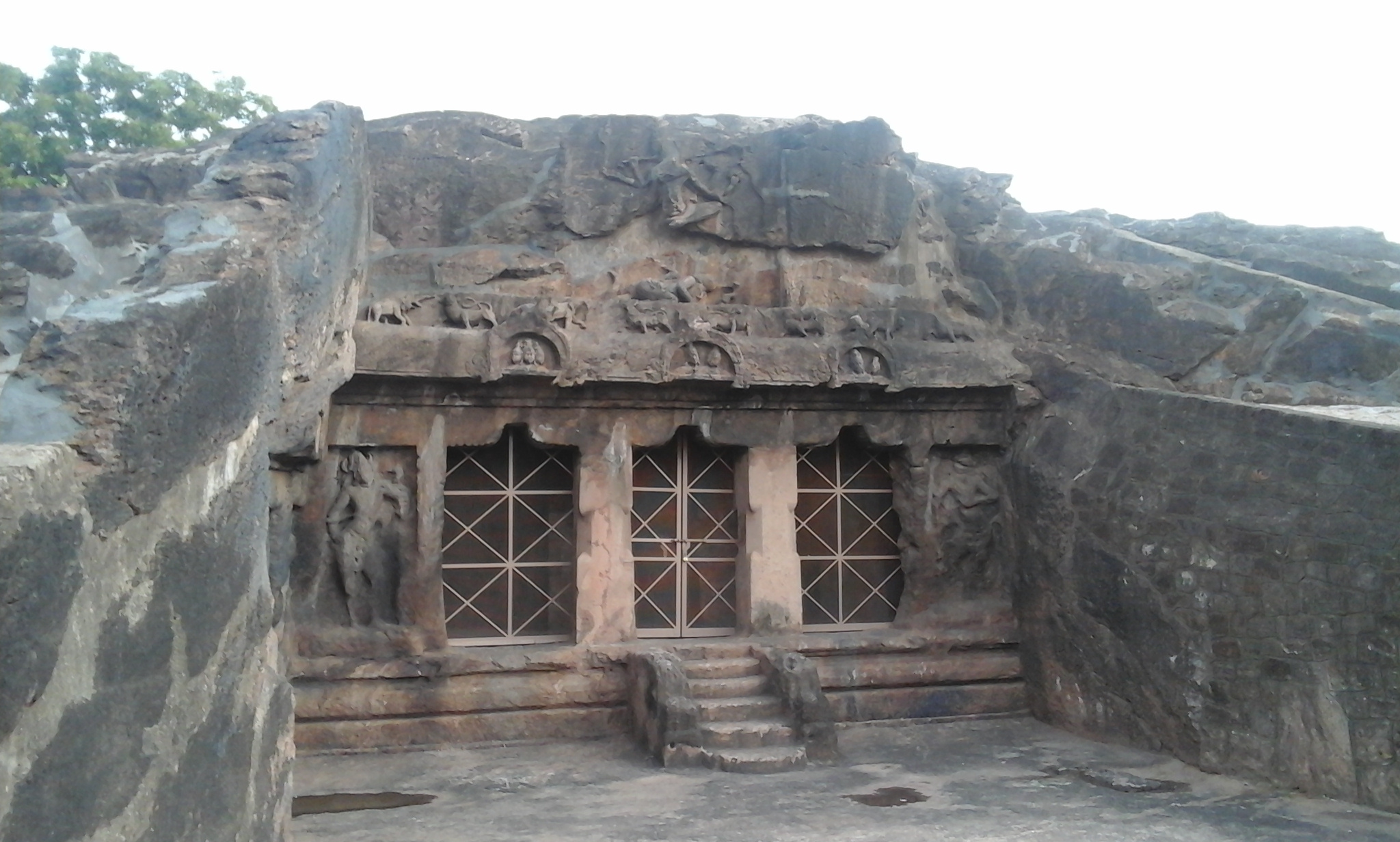 Mogalarajapuram caves