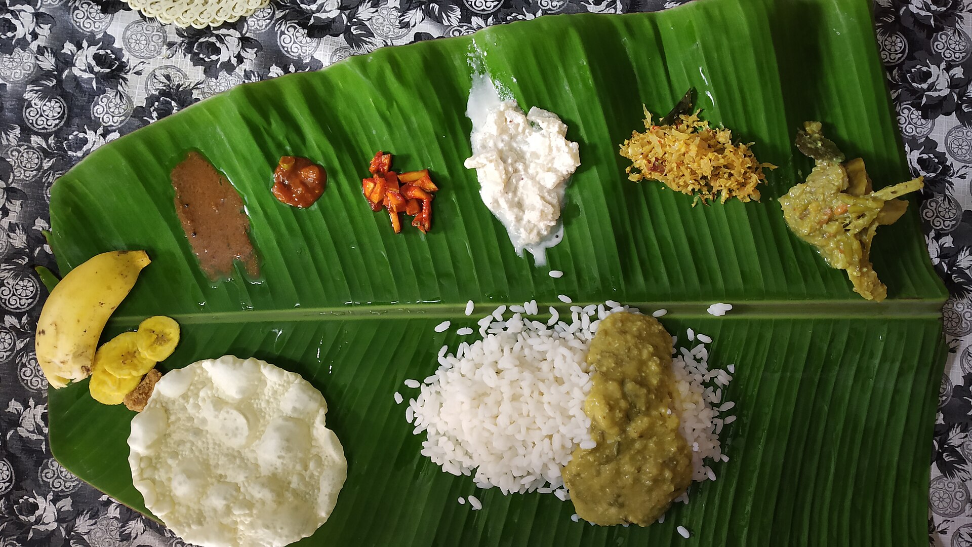 Kerala: Kerala sadya banana leaf