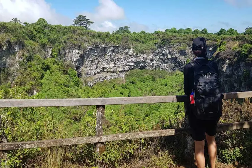 Muro de las Lágrimas lady watching over