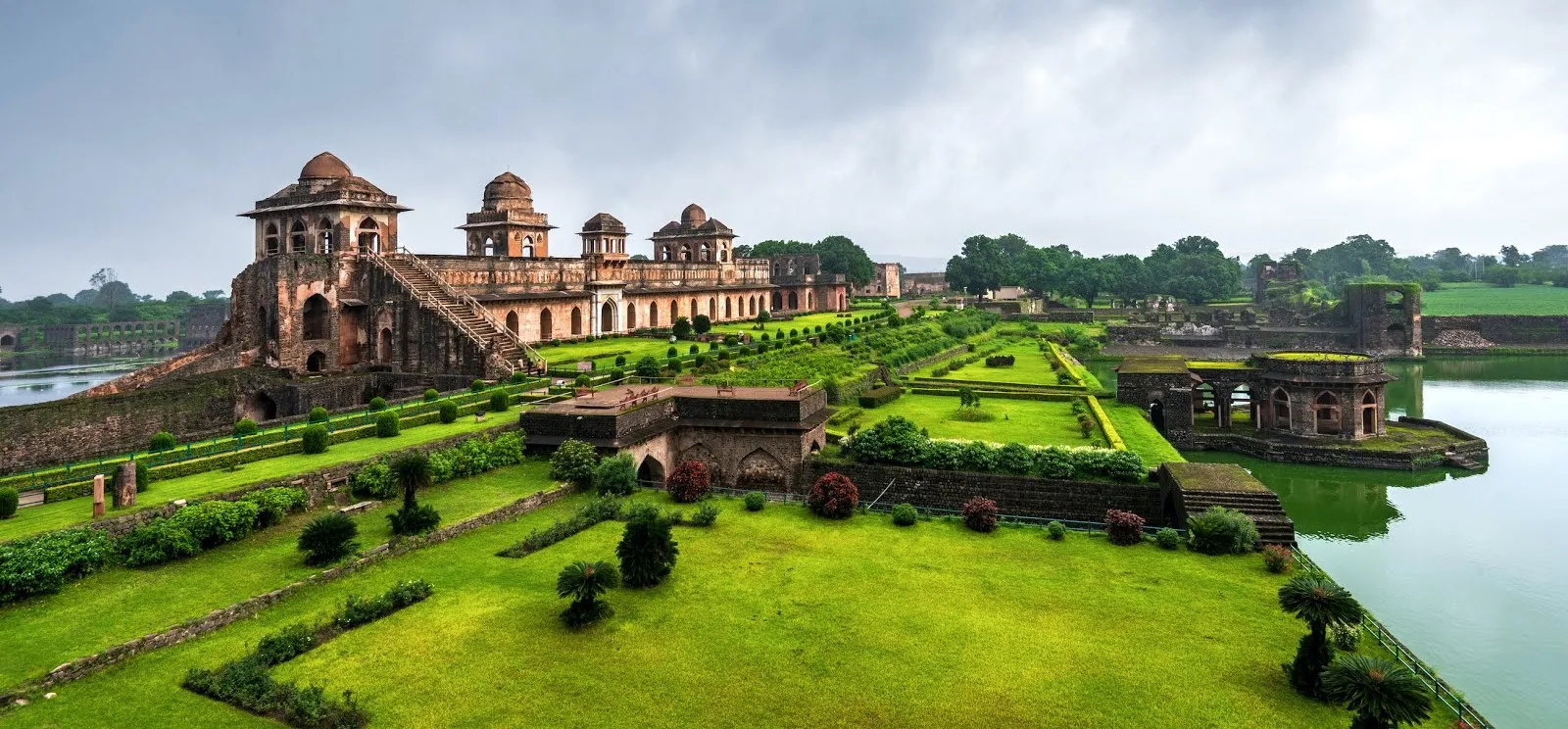 Visit Most Popular Forts and Palaces in Madhya Pradesh